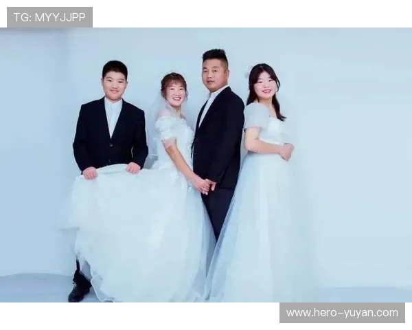 足球球星与家人温馨圣诞全家福合影分享幸福时刻